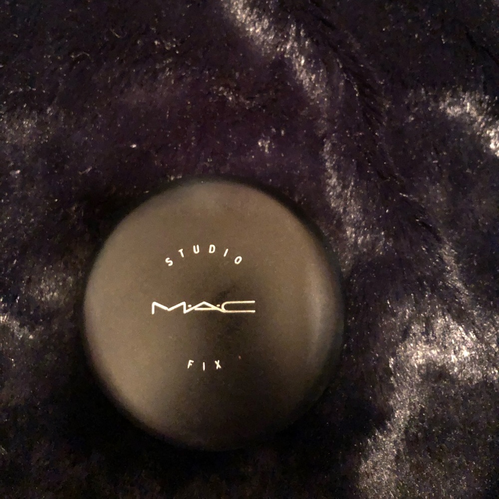 Gently used MAC Studio Fix Powder Foundation NW22